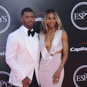 Ciara et Russell Wilson sur le tapis rouge de la cérémonie des ESPYS organisée à Los Angeles le 13 juillet 2016.