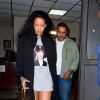 Rihanna affiche son soutien à Hillary Clinton, alors qu'elle quitte un studio d'enregistrement de New York le 19 octobre 2016.