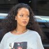 Rihanna affiche son soutien à Hillary Clinton, alors qu'elle arrive à un studio d'enregistrement de New York le 19 octobre 2016.