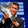 Cristiano Ronaldo élu "Meilleur joueur d'Europe" pour la saison 2015-2016 lors de la remise des trophées UEFA du Championnat d'Europe 2016 à Monaco, le 25 août 2016.