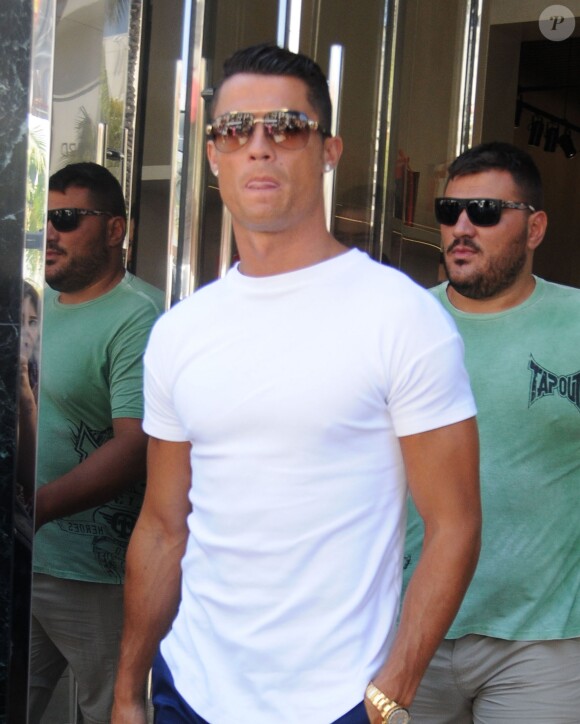 Cristiano Ronaldo fait du shopping à Beverly Hills, le 26 juillet 2016.