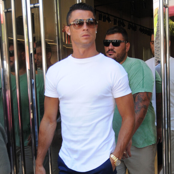 Cristiano Ronaldo fait du shopping à Beverly Hills, le 26 juillet 2016.