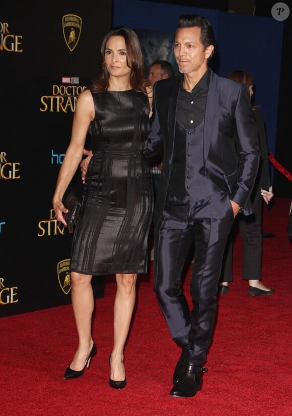 Benjamin Bratt et sa femme Talisa Soto à la première de Doctor Strange au théâtre El Capitan à Hollywood, le 20 octobre 2016