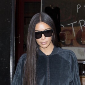 Kim Kardashian fait du shopping à Paris le 1er octobre 2016.