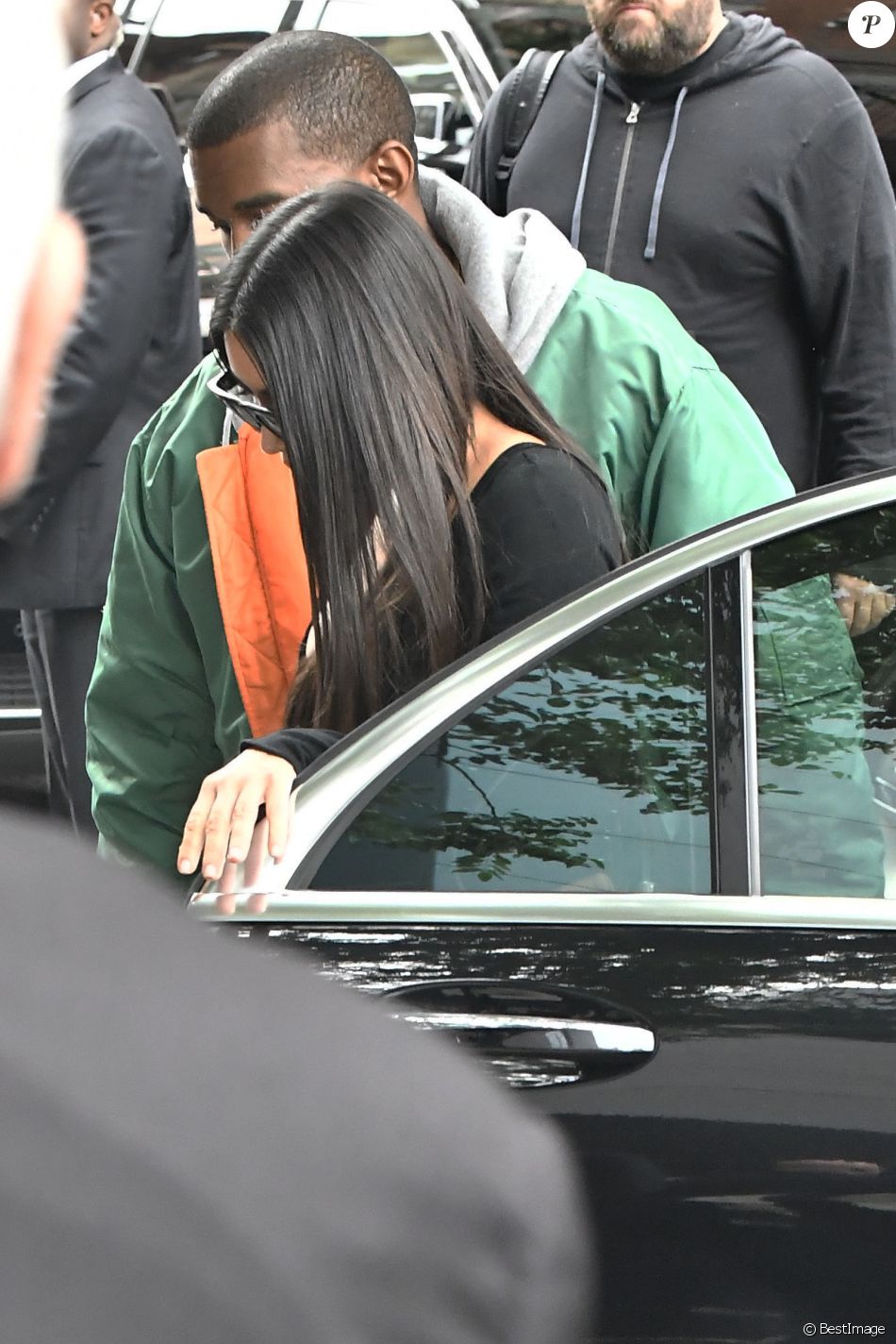 Kim Kardashian et Kanye West arrivent à leur appartement à New York le 3 octobre 2016.