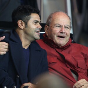 Jamel Debbouze avec Marc Ladreit de Lacharrière au match de Ligue 1 entre le PSG et l'Olympique de Marseille à Paris le 23 octobre 2016. © Cyril Moreau/Bestimage