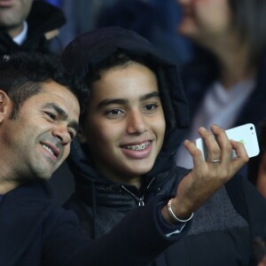 Jamel Debbouze au match de Ligue 1 entre le PSG et l'Olympique de Marseille à Paris le 23 octobre 2016. © Cyril Moreau/Bestimage