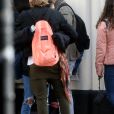 Exclusif - Brooklyn Beckham avec Kim Turnbull, la supposée petite amie de Rocco Ritchie discutent dans la rue à Londres, le 17 octobre 2016.