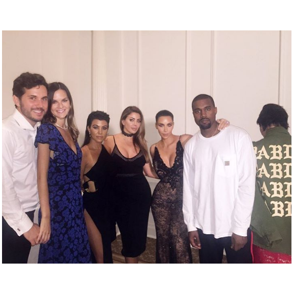 Larsa Pippen pose avec Kim et Kourtney Kardashian et Kanye West.