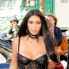 Kim Kardashian se rend dans une boutique Armani pendant la fashion week &x2021; Paris le 29 septembre 2016. © Agence / Bestimage