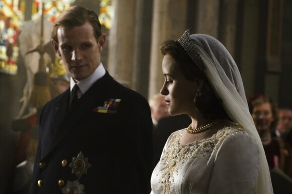 Claire Foy et Matt Smith incarnent Elisabeth II et le prince Philip dans The Crown, série originale Netflix dévoilée en novembre 2016.