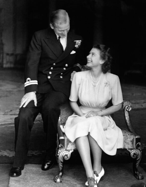Les fiançailles de la princesse Elisabeth et du lieutenant Philip Mountbatten, nouées en secret en 1946, ont été annoncées le 10 juillet 1947.