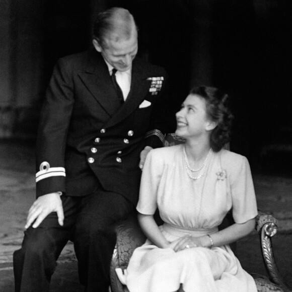 Les fiançailles de la princesse Elisabeth et du lieutenant Philip Mountbatten, nouées en secret en 1946, ont été annoncées le 10 juillet 1947.