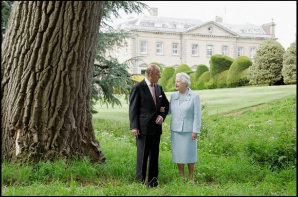 La reine Elisabeth II et le duc d'Edimbourg de retour à Broadlands en 2007, 60 ans après leur nuit de noces là-bas...