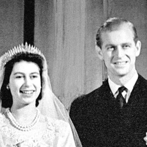 La princesse Elisabeth et le lieutenant Philip Mountbatten, duc d'Edimbourg, photographiés le jour de leur mariage, le 20 novembre 1947.
