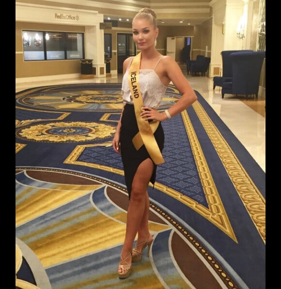 Arna Ýr Jónsdóttir, Miss Islande 2015, devait participer au concours de beauté Miss Grand International, qui se tient mardi 25 octobre 2016 à Las Vegas. Jugée trop grosse par certains organisateurs, la jeune femme de 20 ans a préféré quitter le concours.