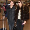 Liz (Elizabeth) Hurley et son fils Damian Charles sont à l'aéroport de Marbella, le 18 février 2016