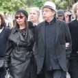 Brigitte Fontaine et Areski Belkacem - Obsèques de Georges Moustaki au Père Lachaise à Paris. Le 27 mai 2013