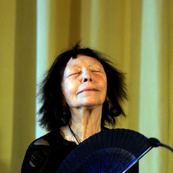Brigitte Fontaine - Remise de la médaille Vermeil de la ville de Paris, par Christophe Girard, le 22 mars 2012