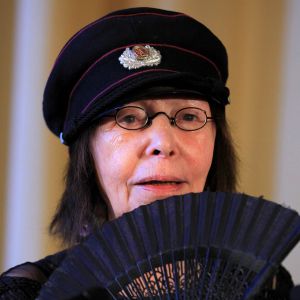 Brigitte Fontaine - Remise de la médaille Vermeil de la ville de Paris, par Christophe Girard, le 22 mars 2012