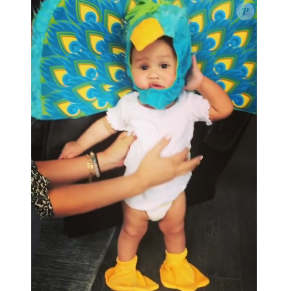 Luna, la fille de Chrissy Teigen et John Legend, déguisée en paon le 27 octobre 2016.