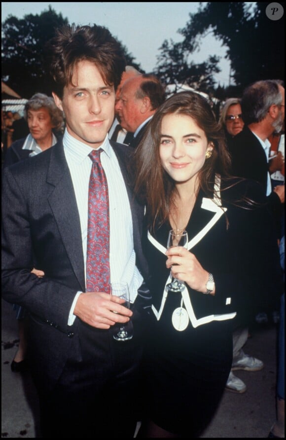 Liz Hurley et Hugh Grant en 1990