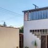 Tobey Maguire et sa femme se séparent de leur maison de Santa Monica pour la somme de 2,9 millions de dollars.