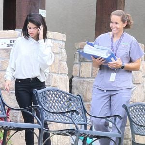 Exclusif - Selena Gomez a été admise au centre de désintoxication à Seymour dans le Tennessee. Atteinte du lupus, Selena Gomez a suivi une chimiothérapie. Le lupus est une maladie chronique qui atteint cinq millions de personnes à travers le monde, et touche en particulier les femmes en âge de procréer, selon la Lupus Foundation of America. Cette maladie auto-immune se caractérise par le fait que le système immunitaire attaque les tissus et les organes de la personne. Le 17 octobre 2016