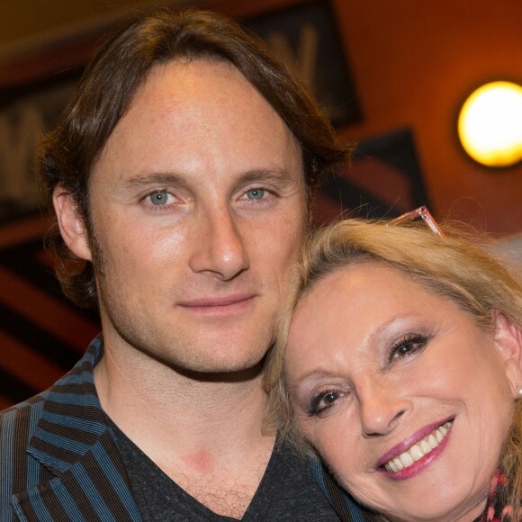 Exclusif - No Tabloïds - Véronique Sanson et son fils Christopher Stills (Chris Stills) - People au concert de Véronique Sanson à l'Olympia le 10 février 2015. L'artiste est actuellement en tournée à travers la France jusqu'en décembre et sera les 6, 7, 18 et 19 avril prochain à l'Olympia et au palais des Sports de Paris, les 9 et 10 octobre. No Tabloïds No Web No Blog pour la Belgique et la Suisse10/02/2015 - Paris
