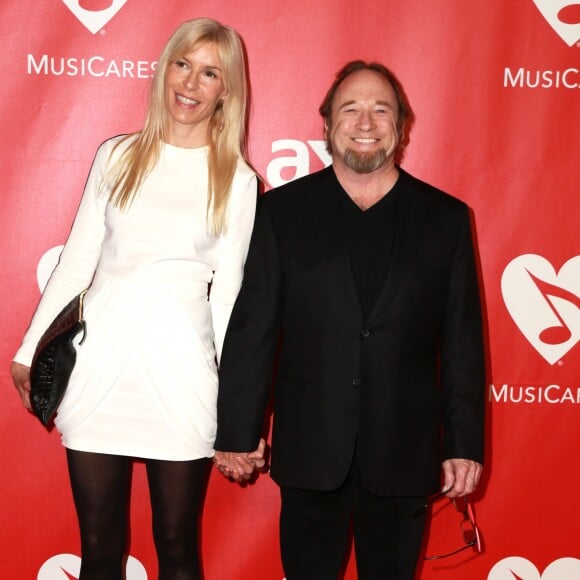 Stephen Stills et une amie au 25ème anniversaire MusiCares 2015 Person Of The Year Gala en l'honneur de Bob Dylan le 6 février 2015