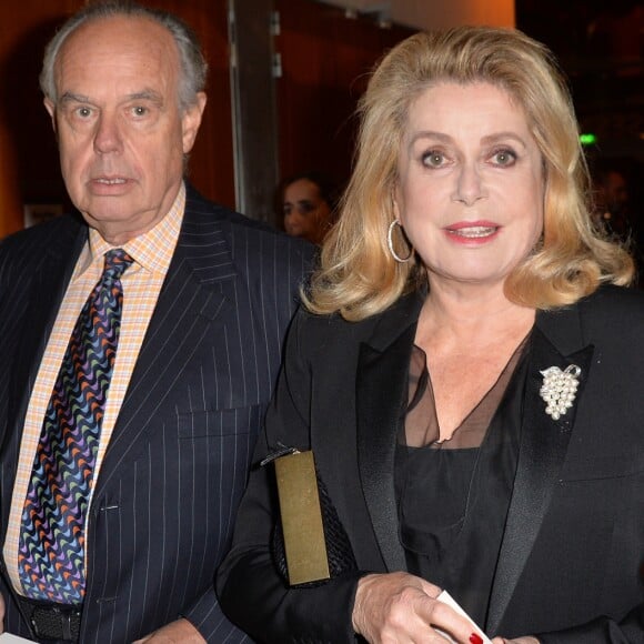 Frédéric Mitterrand et Catherine Deneuve participent à la visite privée de l'exposition "Martin Scorsese" à la cinémathèque française à Paris, le 13 octobre 2015.