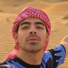 Joe Jonas de passage à Dubaï, en visite dans le désert.