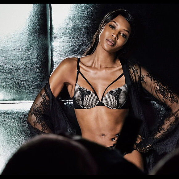 Naomi Campbell dans les coulisses de son shooting pour la collection 'IAMNAOMICAMPBELL' de Yamamay. Novembre 2016.