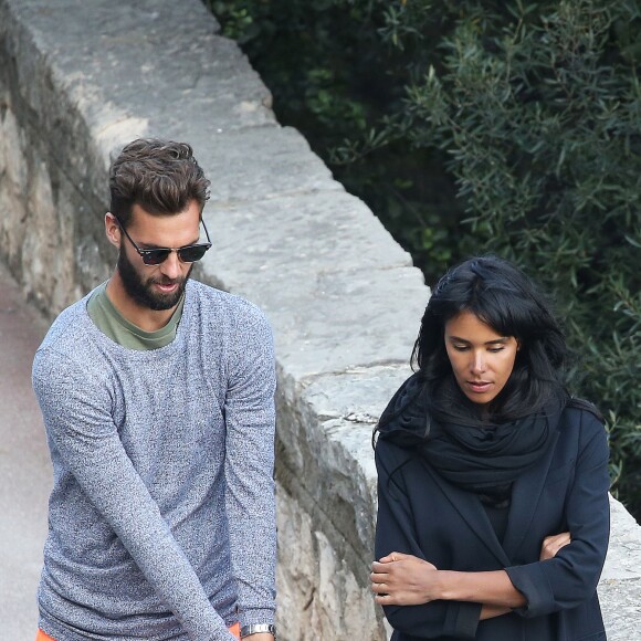 Benoît Paire et sa compagne Shy'm se promènent dans les rues de Monaco après un déjeuner à leur hôtel le 13 avril 2016.