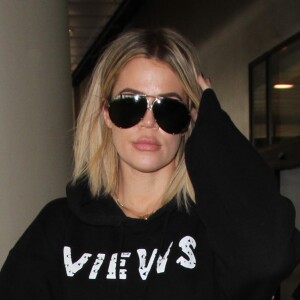 Khloe Kardashian arrive à l'aéroport de LAX à Los Angeles, le 2 novembre 2016.