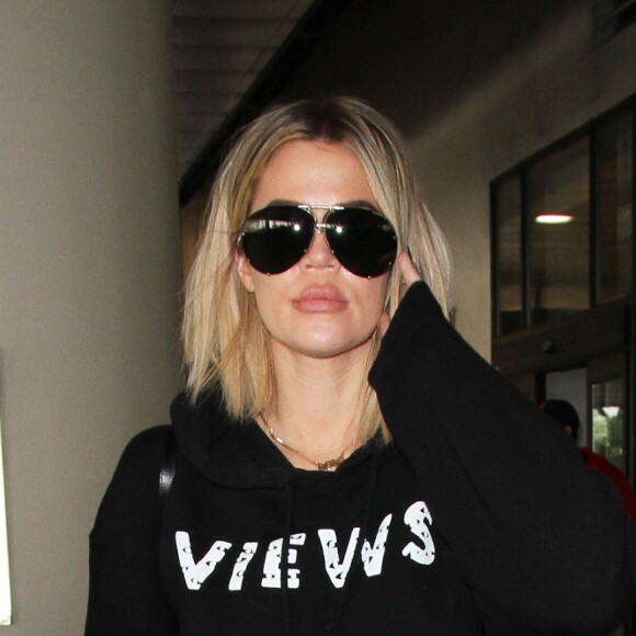Khloe Kardashian arrive à l'aéroport de LAX à Los Angeles, le 2 novembre 2016.