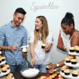 Drew Barrymore présente sa gamme de cupcakes pour la marque Sprinkles. Los Angeles, le 31 juillet 2016.