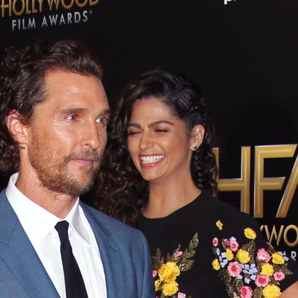 Matthew McConaughey et sa femme Camila Alves à la 20e soirée annuelle Hollywood Film Awards à l'hôtel Beverly Hilton à Beverly Hills, le 6 novembre 2016 © Birdie Thompson/AdMedia via Zuma/Bestimage