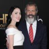 Rosalind Ross enceinte et son compagnon Mel Gibson à la 20e soirée annuelle Hollywood Film Awards à l'hôtel Beverly Hilton à Beverly Hills, le 6 novembre 2016 © Birdie Thompson/AdMedia via Zuma/Bestimage