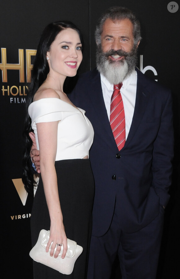 Rosalind Ross enceinte et son compagnon Mel Gibson à la 20e soirée annuelle Hollywood Film Awards à l'hôtel Beverly Hilton à Beverly Hills, le 6 novembre 2016 © Birdie Thompson/AdMedia via Zuma/Bestimage