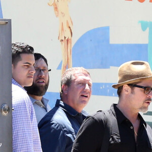 Brad Pitt, Angelina Jolie et leurs enfants sont allés fêter l'anniversaire des jumeaux au skate parc Ice Land à Van Nuys le 12 juillet 2015.
