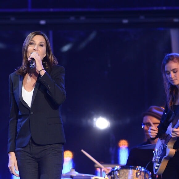 Zazie - 29ème édition du Téléthon 2015 à l'hippodrome de Longchamp à Paris le 5 décembre 2015. Ce grand marathon caritatif en faveur de la recherche sur les maladies rares, s'est achevé dans la nuit avec plus de 80 millions d'euros de promesses de dons au compteur, a annoncé l'Association Française contre les Myopathies (AFM-Téléthon). © Coadic Guirec / Bestimage