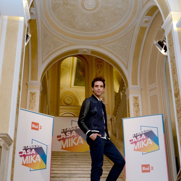 Le chanteur Mika au photocall "Stasera Casa Mika" à Milan en Italie, le 3 novembre 2016