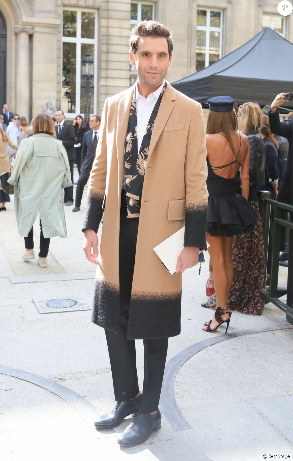 Le chanteur Mika - People arrivant au défilé de mode &quot;Valentino&quot;, collection prêt-à-porter Printemps-Eté 2017 à Paris, le 2 octobre 2016. © CVS/Veeren/Bestimage