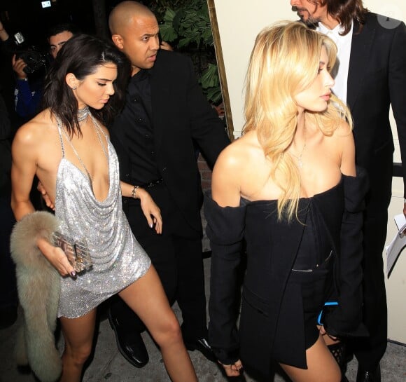 Kendall Jenner et Hailey Baldwin à l'anniversaire de Kendall Jenner au restaurant Catch à West Hollywood, le 2 novembre 2016