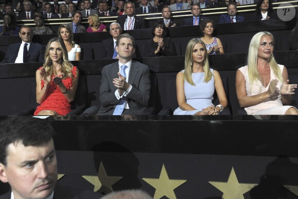 Lara Yunaska, Eric Trump, Ivanka Trump et Vanessa Trump lors du deuxième jour de la Convention des Républicains à Cleveland  le19 juillet 2016.