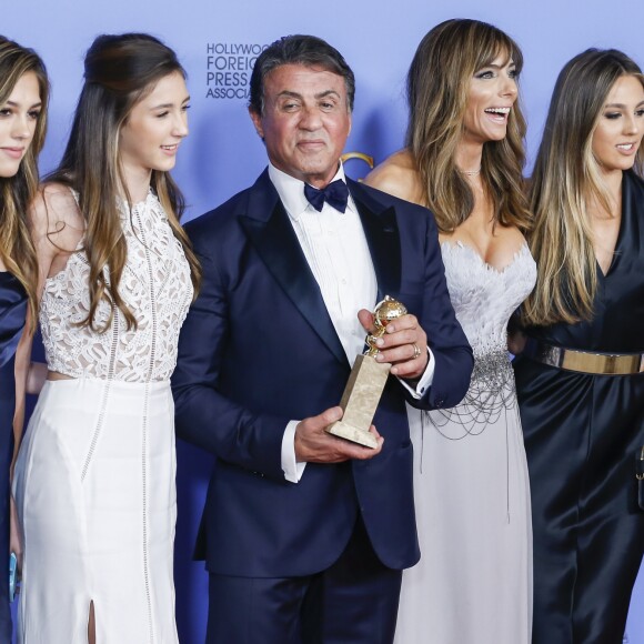 Sylvester Stallone, sa femme Jennifer Flavin et leurs filles Sophia, Sistine et Scarlet - Press Room lors de la 73e cérémonie annuelle des Golden Globe Awards à Beverly Hills, le 10 janvier 2016. © Olivier Borde/Bestimage