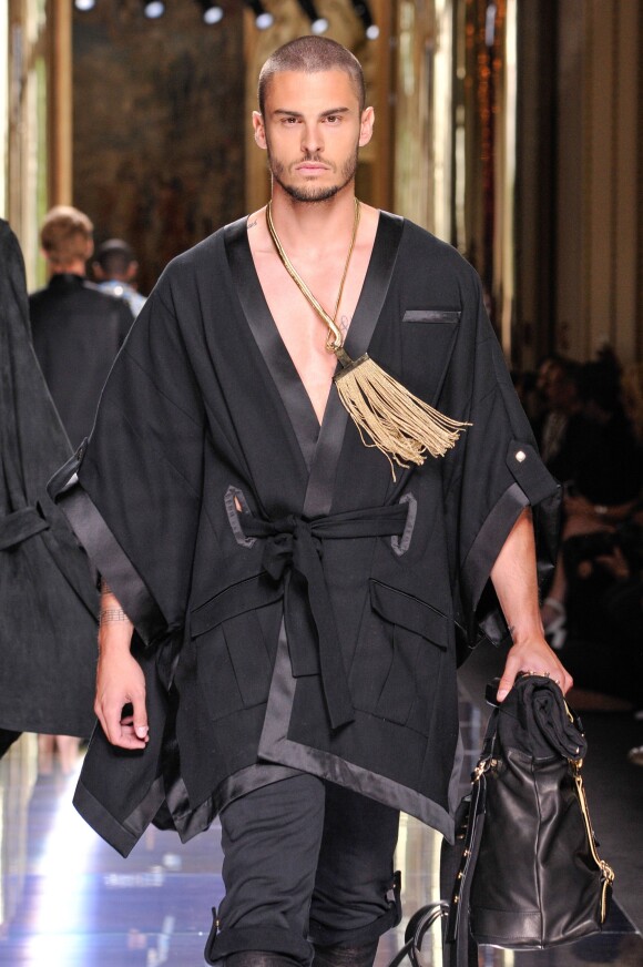 Baptiste Giabiconi - Défilé de mode Balmain Homme Prêt-à-Porter Homme collection Printemps-Eté 2017 à l'hôtel Potocki à Paris, le 25 juin 2016.