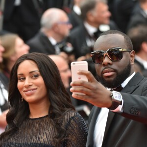 Maître Gims et sa femme DemDem (selfie) - Montée des marches du film "The BFG" ("Le BGG Le Bon Gros Géant") lors du 69ème Festival International du Film de Cannes. Le 14 mai 2016.