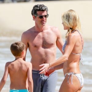 Patrick Dempsey et sa femme Jillian se baignent avec leurs enfants Talula Fyfe, Darby et Sullivan lors de leurs vacances à Saint-Barthélemy le 22 février 2016